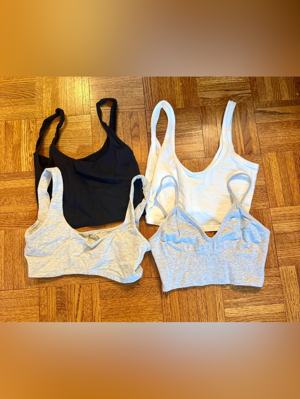 Bundle of 4 Sports Bras — ALO Yoga, Free People, Babaton (Small)